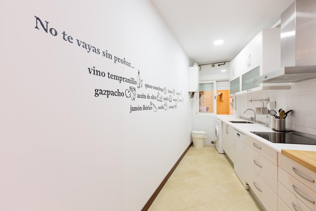 Book In Madrid- Puerta Del Sol Apartment Room photo